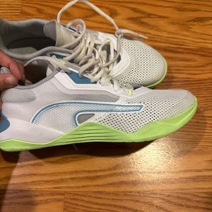 Worn White Puma Fuse Size 8.5